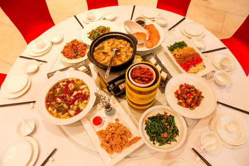 包廂圓桌特色美食 佳肴與光影的藝術(shù)之旅